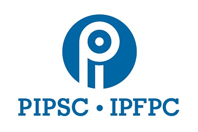 Logo de l'IPFPC - Texte bleu sur fond blanc - Acronyme - Bilingue (français en premier)